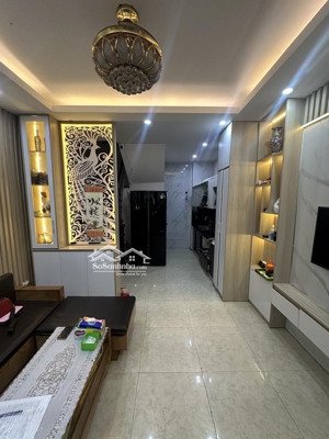 nhà 4tầng dân xây chắc chắn nằm ngay trung tâm ngọc thụy bồ đề đi bộ ra chợ ngọc thụy.