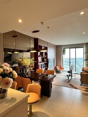 chỉ còn 1 căn hộ 3 phòng ngủ 103m2 20 triệu/th ở ngay liền, đầy đủ nội thất, view hồ bơi, lk81