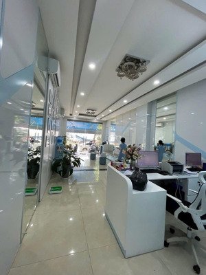 bán nhà mặt tiền đường 2/9 hải châu đà nẵng.có sẵn dòng tiền 40triệu/tháng.