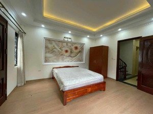 cho thuê nhà thạch bàn long biên, thang máy, oto tránh chỉ 12tr/thag