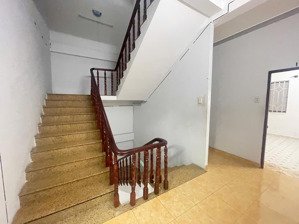 nhà cho thuê mtkd tên lửa dt 6x21m nhà 5 tấm giá thuê 40tr/tháng, vị trí siêu đẹp