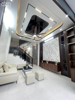 BÁN NHÀ SIÊU ĐẸP 3.38 TỶ 3 TẦNG 56M2 Ô TÔ ĐỖ CỬA NGÕ GIẢI PHÓNG