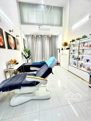 giảm còn 1,25 tỷ nhà ở đ. trần hưng đạo, p. dĩ an cách vincom chỉ 5p;sổ riêng; cho thuê tận 8tr/th