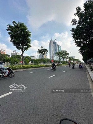 bán nhà bình thạnh hẻm khuvip vòng xoay điện biên phủ 4 tầng chdv 8 phòng hđ 32tr/th