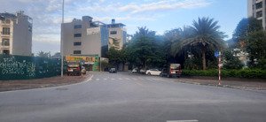 bán nhà quận long biên - lô góc 3 mặt thoáng ô tô đỗ cửa - kiến trúc pháp - dt phổ thông - giá nhẹ