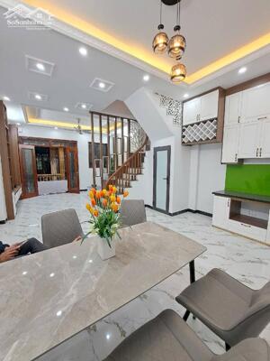 Bán nhà thúy lĩnh 5 tầng long lanh ở ngay 2 thoáng hoàng mai