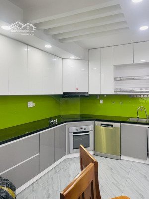 nhà 3 lầu 4pn,4wc hẻm xe hơi ngay sát bên trần trọng cung