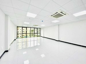 cho thuê tòa nhà hoàng cầu: 100m2 - 6 tầng - mặt tiền 6m - thang máy - nhà mới - 58tr/th