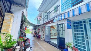 duy nhất 1 căn 890 triệu xe hơi vô tận cửa 4x8 2pn 1vs cách chợ hưng long 500m