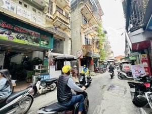 đầu tư mặt phố pháo đài láng-hơn 29 tỷ-82m2- tầng 1 đang kinh doanh-6 phòng cho thuê