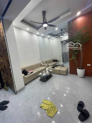 bán nhà riêng trung tâm đống đa - nhà mới đẹp ở ngay gần phố khâm thiên - 42m2x4t. chỉ 8.x tỷ