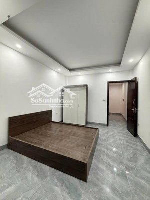 chính chủ cho thuê nhà biệt thự lạc long quân, 180m* 4t, full nội thất đẹp, giá 40tr/ tháng.