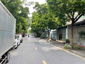 bán đất tại mặt phố phúc lợi. dt 78m,mt 4m,đường 15m vỉa hè 2 bên,giá thoả thuận