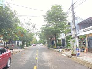 BÁN ĐẤT ĐƯỜNG THANH LƯƠNG 8 ( TÂY BẮC , 100 M2 ) - ĐỐI DIỆN CÔNG VIÊN .