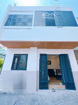 bán nhà đẹp 2 tầng khu dân cư. xe hơi đỗ cửa trên trục đường nguyễn khoái