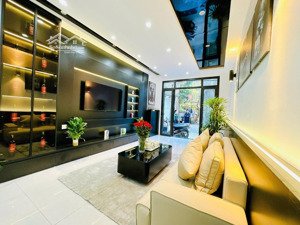 dương văn bế. nhà đẹp thang máy sịn phân lô ô tô đỗ cửa. khu víp dân trí cao, hàng xóm times cyti