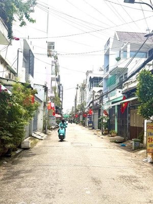 lê văn quới - 4 x 12 = 48m2 , 2 tầng - 1sec sát mặt tiền - giá tốt 4 tỷ hơn