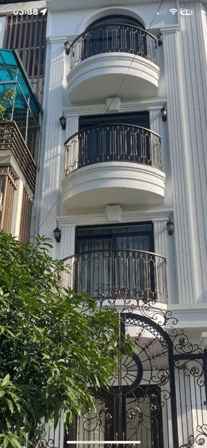 cần bán gấp mặt đường 32, xây 8 tầng thang máy tầng 2 phòng dt 100m2 mà chỉ 20 tỉ