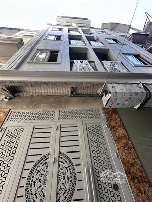 siêu phẩm dòng tiền- căn hộ dịch vụ- 8 tầng thang máy- gần hồ ba mẫu- dòng tiền 200tr/ tháng