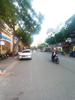 bán nhà mặt phố trung hoà -cầu giấy- kinh doanh bất chấp -vỉa hè rộng-95m2 5 tầng - mt5m-61.9 tỷ