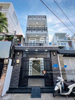 dt: 5.4 x 15m, cn 70m2, chỉ 9.6 tỷ tl có ngay nhà hxh 3 tầng tại trường chinh, p14, tb, hcm