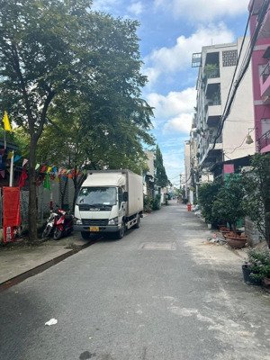 nhà đối diện công viên, đường 7m xe tải thông. dt 56m2 xây 4 tầng kiên cố. khu dân trí, an ninh.