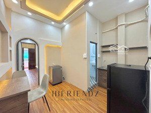 cho thuê chung cư mini 2pn 1wc mặt tiền quận 5, free 2 xe trong nhà, mới xây 100%, trống sẵn ở liền