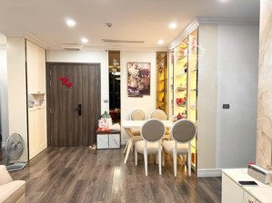 bán căn hộ phc 3pn2vs 100m2 full nội thất tầng cao, hướng đông bắc , sẵn sổ giá 9tỷ5 bao phí