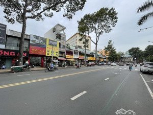 mt an dương vương đường 30m đoạn đẹp kinh doanh oto. dt: 4x18m. cn: 73 m2. giá 23 tỷ