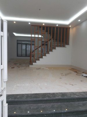 cho thuê nhà 90m2 x 4 tầng, giáp vin smart city, 18tr. 