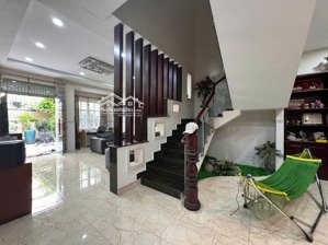 gấp lắm, hạ từ 23 tỷ nay còn 19.5 tỷ, cần bán nhanh căn biệt thự xây tâm huyết, 10x21m, đủ nội thất