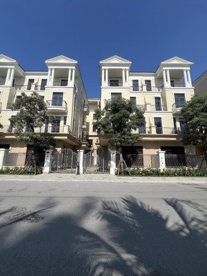 bán biệt thự song lập 136m - đối diện bể bơi pha lê - vị trí đẹp nhất phân khu