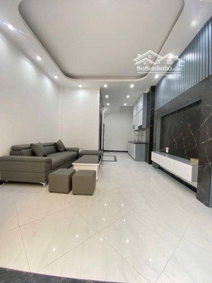 nhà mới tây tựu, dt 35m2, 4t, giá chào hơn 5 tỷ, có thương lượng, đủ công năng, ô tô lùi cửa