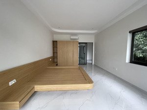 [gọi bi ]cho thuê nhà 2 tầng sân vườn mặt tiền nguyễn công trứ - khu biển du lịch sầm uất