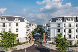 bán lô góc ban tím dtich 95,7m/mt 15m đường 17m view hồ da eurowindow gia lâm