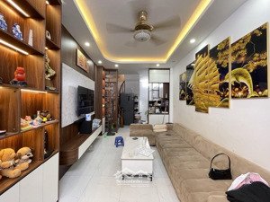 một bước ra phố, ba bước là trường là chợ căn nhà lô góc hiếm có ở thái thịnh giá chỉ 7.4 tỷ