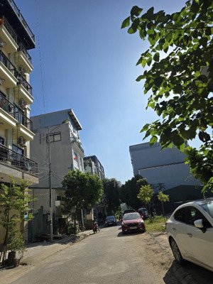 đất phân lô cầu diễn đường + vỉa hè 11m gần ga metro 100m, diện tích 80m, mặt tiền rộng, đất đẹp