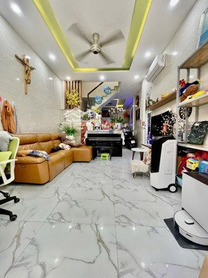 bán nhà 3 tầng siêu đẹp lạc lòng quân tân bình dt 4x15,5m giá 7,3 tỷ.