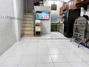 nguyễn công trứ - 24m2 - 4,65 tỷ - 2 tầng - cách mặt tiền 20m