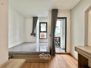 studio ban công tách bếp, ngay chợ xóm chiếu, đh luật, đh nguyễn tất thành, cầu nguyễn văn cừ,...