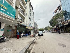 bán nhà lạc long quân - 7 tầng thang máy , sát mặt hồ.