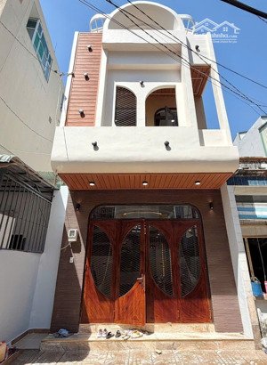 lên sóng hxh 16 chỗ 6 tỷ 999 70m2 số 7 p3 gò vấp 1t 2l 4pn 4wc shr