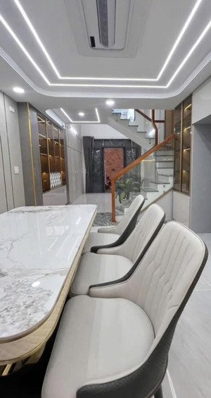 giảm 7.090tỷ bán gấp nhả mới. 4tầng vào ở ngay 68m2. sổ hổng hoàng công đủ đc: lê văn quới