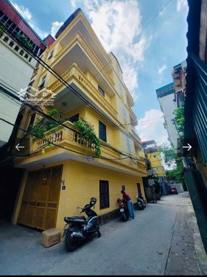 hai bà trưng hiếm - cạnh mặt phố- oto đỗ cửa-nhà dân tự xây độc lập - thiết kế đẹp- ko quy hoạch.