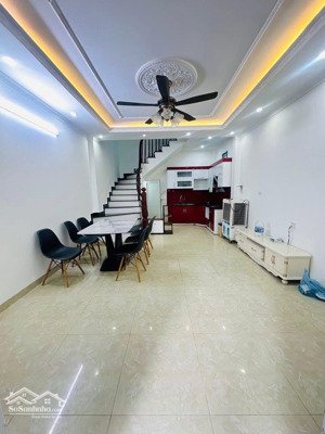 ở sướng, phố gia thượng long biên 40m2 x 5t giá 7,7tỷ. vẫn có thương lượng thêm