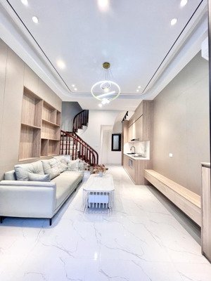 siêu phẩm hoa lâm, việt hưng, dt 31m2 x 5tầng mới, lô góc, tặng full nội thất giá 7.2 tỷ