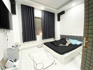 bán nhà quận 1 - 4 tầng - hẻm 4m sạch đẹp, 3 căn ra mặt tiền - ngang 4m - chỉ 7 tỷ nhỉnh