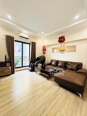 chợ ngọc thụy 40m,7,7 tỷ,ô tô đỗ cổng,cách 1 nhà ra ô tô tránh,