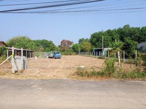 cần tiền gấp lắm rồi nên bán 140m2 (8x18m) full thổ cư mặt tiền lê thị vui, phước hiệp, củ chi