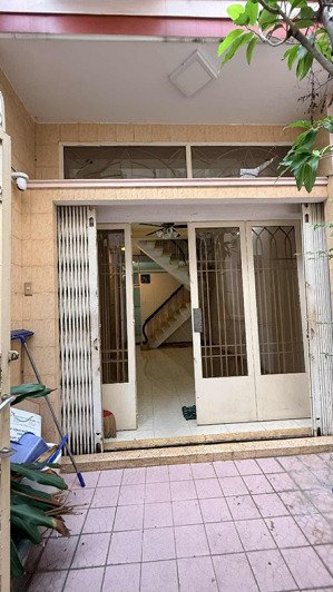 chính chủ bán gấp. nhà hẻm 414. p14. phú nhuận. giá 10 tỷ.